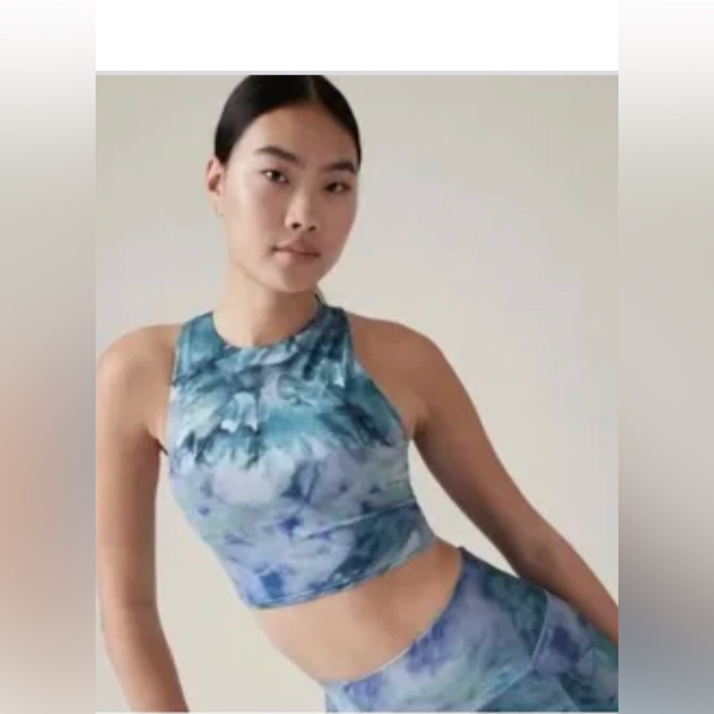 Athleta Conscious Crop Sports Bra